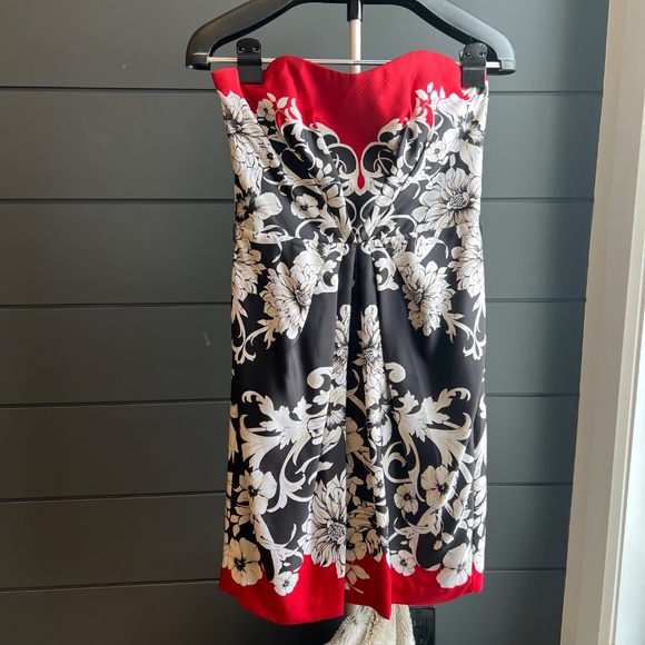 FREE when bundled - WHBM Strapless Dress Red & Black - "Dress Bundle Discount" - Picture 3 of 7